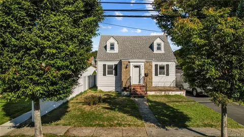 879 Edward St, Baldwin, NY 11510 photo 1
