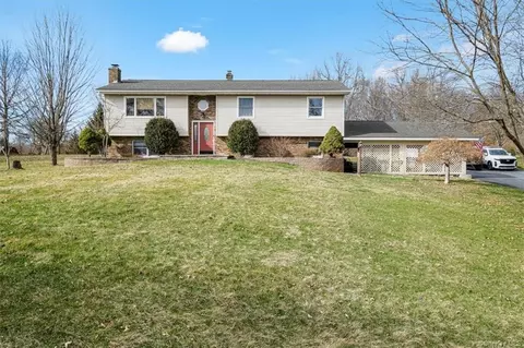 56 River Glen Rd, Shawangunk, NY 12589