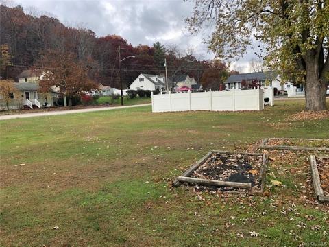 24 Cahoonzie St, Port Jervis, NY 12771