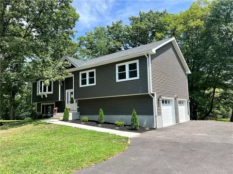 4 Tyler Ter, Marlboro, NY 12542