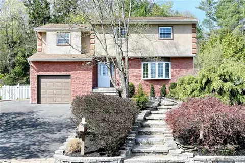 95 Violet Dr, Orangetown, NY 10965