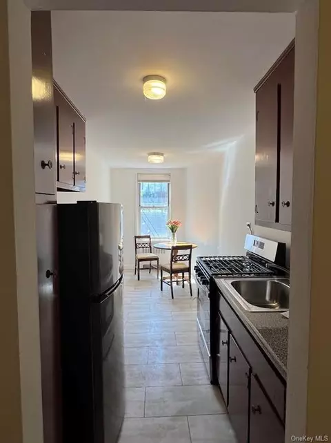 5715 Mosholu Ave #2G, Bronx, NY 10471