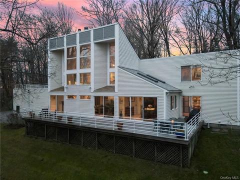 318 Titicus Rd, North Salem, NY 10560