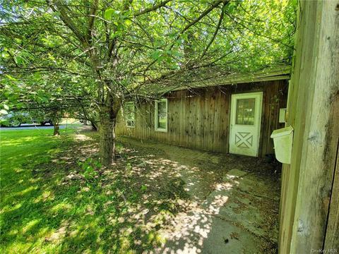 1 Lark St, Washingtonville, NY 10992