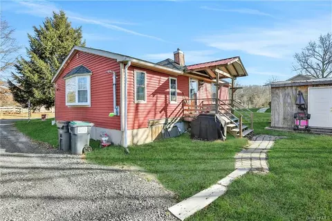 252 Strawridge Rd, Shawangunk, NY 12589