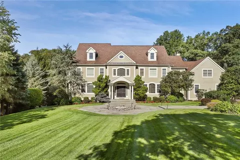 46 Stonewall Cir, Harrison, NY 10604
