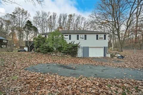47 W Burda Pl, Clarkstown, NY 10956