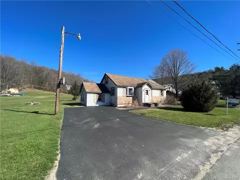 4 Menges Rd, Callicoon, NY 12791