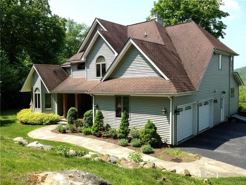 15 Hawk Ridge Ln, Southeast, NY 10509