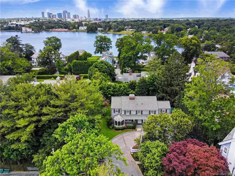 3 Oak Bluff Ave, Larchmont, NY 10538
