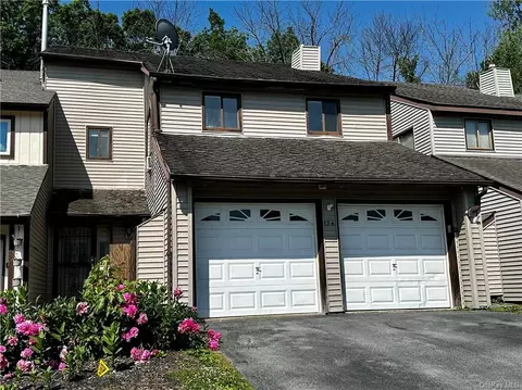 124 Country Club Dr, Florida, NY 10921