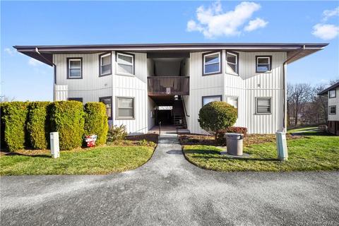 17 Hastings Ct #E, Yorktown, NY 10598