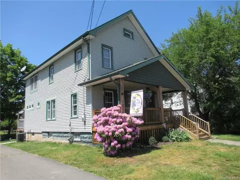 32 Holbrook St, Port Jervis, NY 12771