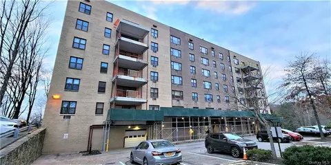 35 Stewart Pl #509, Mount Kisco, NY 10549