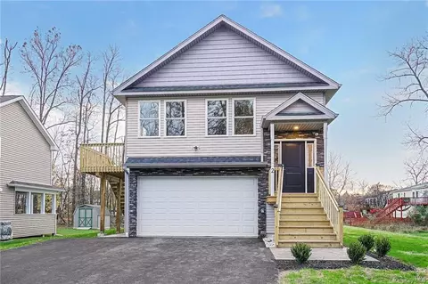 42 Commonwealth Ave, Middletown, NY 10940