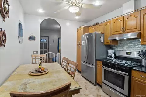 3267 Barkley Ave #A, New York, NY 10465