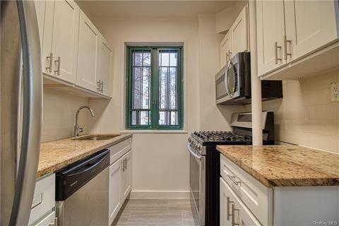 1579 Metropolitan Ave #1H, Bronx, NY 10462