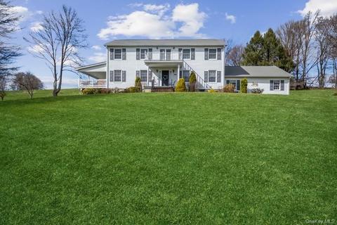 30-32 Cobblestone Rd, Wappinger, NY 12590