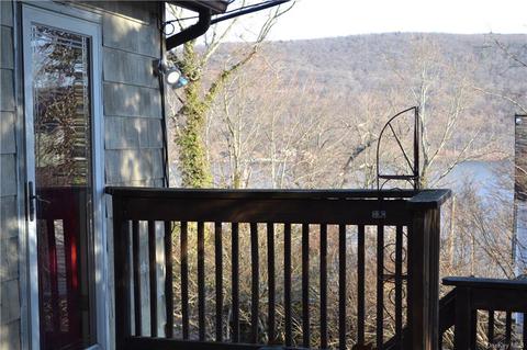 61 Lake Trl, Greenwood Lake, NY 10925