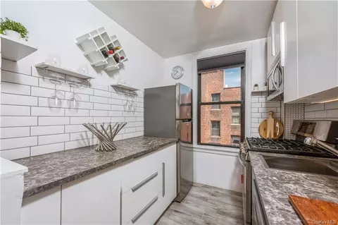 3231 Barker Ave #3A, Bronx, NY 10467