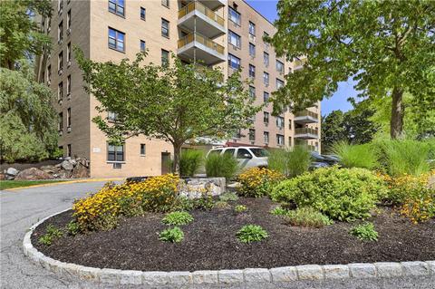 25 Stewart Pl #414, Mount Kisco, NY 10549