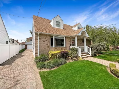 158-42 92nd St, Howard Beach, NY 11414