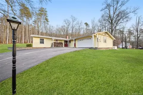 31 Sayer Rd, Blooming Grove, NY 10914