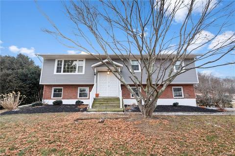 217 South St, Marlboro, NY 12542