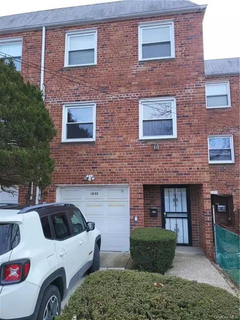 2053 Elk Dr #2053, New York, NY 11691