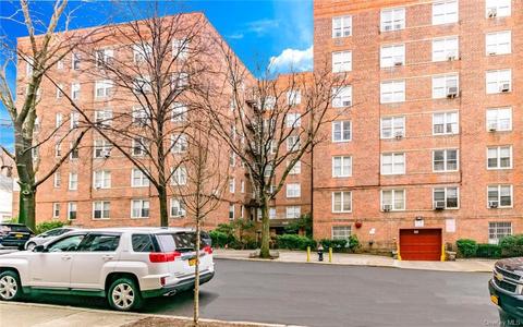 325 E 201st St #5K, Bronx, NY 10458