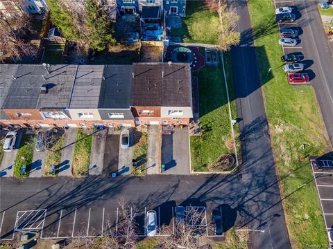 2 Hampton Ct, Wallkill, NY 10941