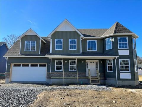4 Chambers Ct, Montgomery, NY 12549