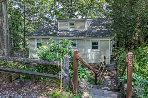 38 Unadilla Rd, Putnam Valley, NY 10579