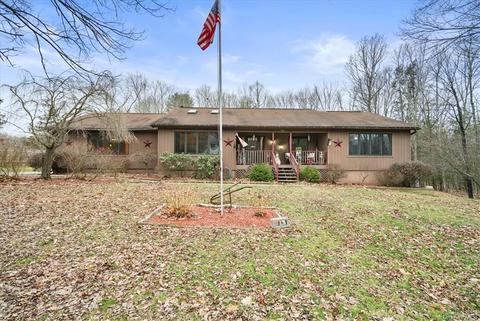 89 Hubbard Rd, Wallkill, NY 12721