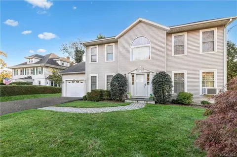 225 Weyman Ave, New Rochelle, NY 10805