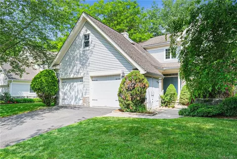 11 Cobblefield Ln, White Plains, NY 10605