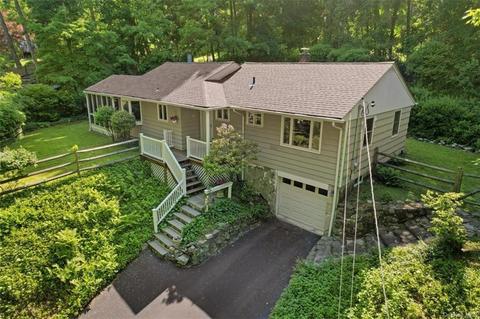 95 Truesdale Dr, Cortlandt, NY 10520