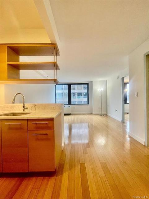 100 W 39th St #41C, New York, NY 10018