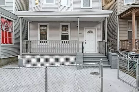 717 E 221st St, Bronx, NY 10467