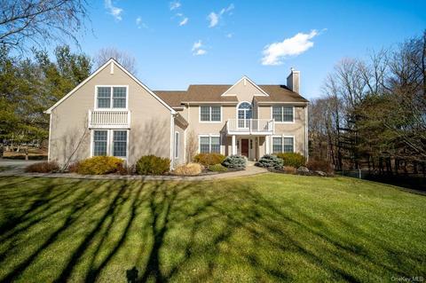 7 Country Ct, Monroe, NY 10950