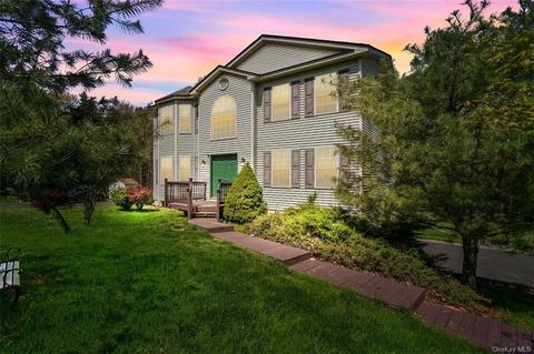 6 Dartmouth Dr, Thompson, NY 12775