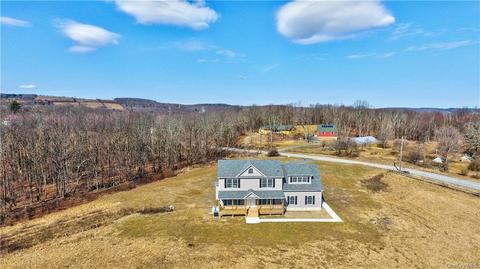 11 Homestead Ln, Mount Hope, NY 10963
