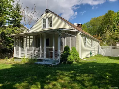22 W Crooked Hill Rd, Orangetown, NY 10965