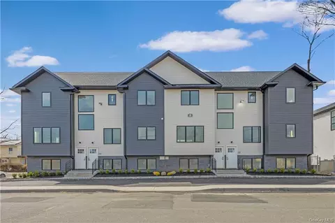 3 Hoffman St #202, Ramapo, NY 10977