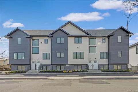 3 Hoffman St #201, Ramapo, NY 10977