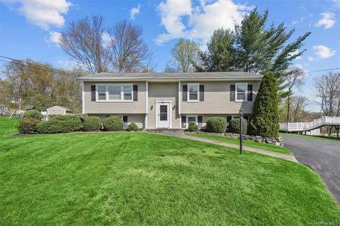 52 Vineland Rd, Mahopac, NY 10541