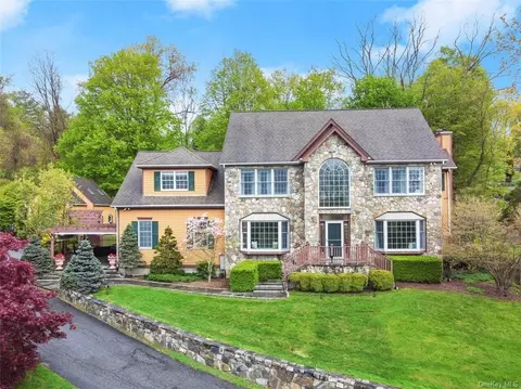 67 Tomahawk St, Baldwin Place, NY 10505