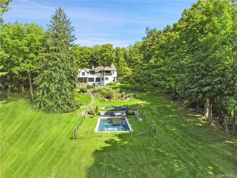 14 Quicks Ln, Katonah, NY 10536