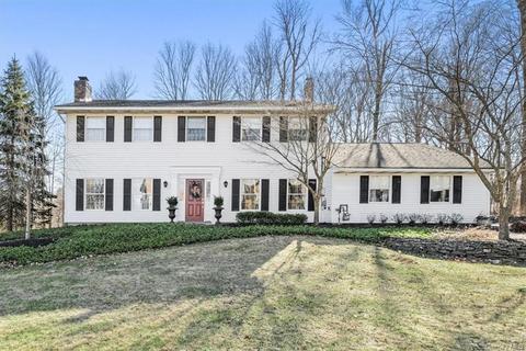 27 Pine Tree Rd, Monroe, NY 10950