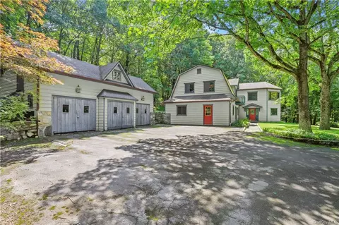 33 Pepper Hill Rd, Beekman, NY 12531